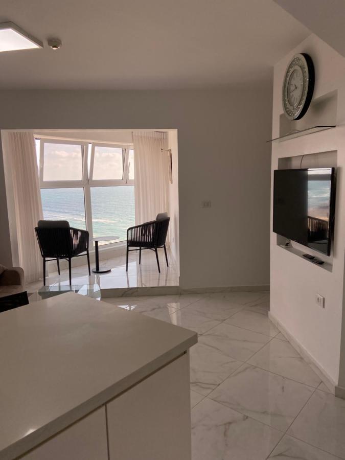 Amazing Suite On The Sea-סוויטה מדהימה על הים バト・ヤム エクステリア 写真