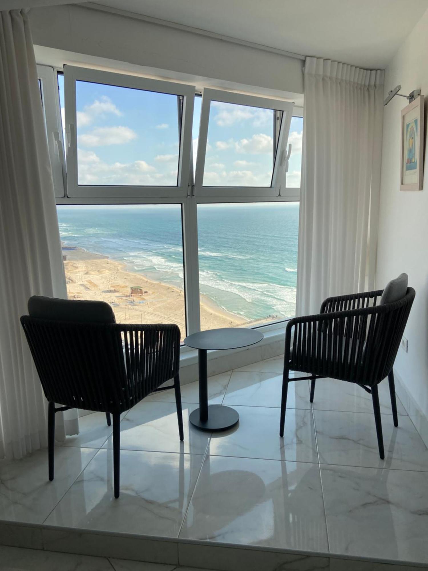 Amazing Suite On The Sea-סוויטה מדהימה על הים バト・ヤム エクステリア 写真