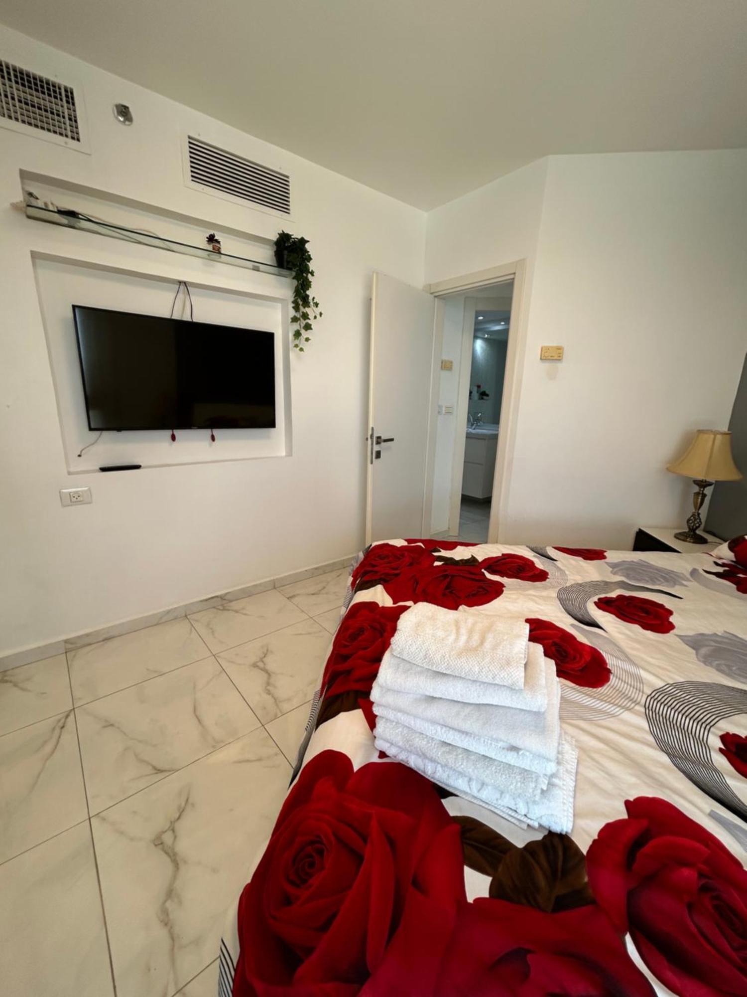 Amazing Suite On The Sea-סוויטה מדהימה על הים バト・ヤム エクステリア 写真